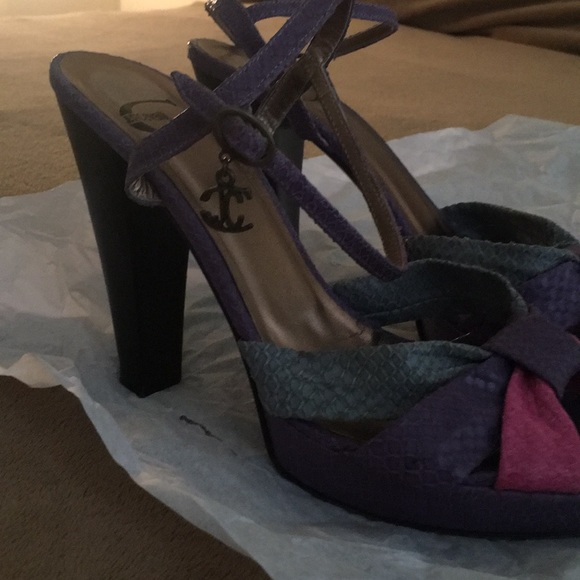 Shoes - Picture 8 of 8